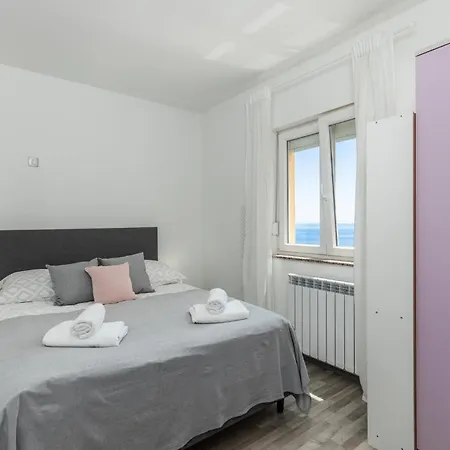 In With House Sea View Appartamento Veprinac