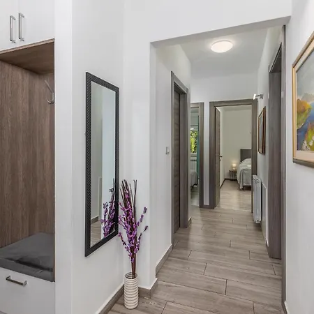 Appartamento In With House Sea View