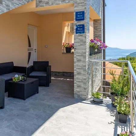 Appartamento In With House Sea View