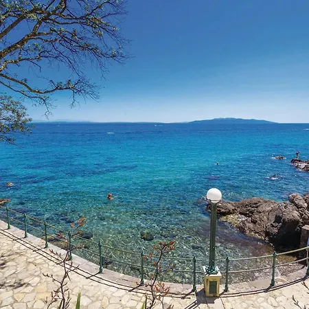 In With House Sea View Appartamento Veprinac