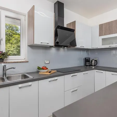 Appartamento In With House Sea View